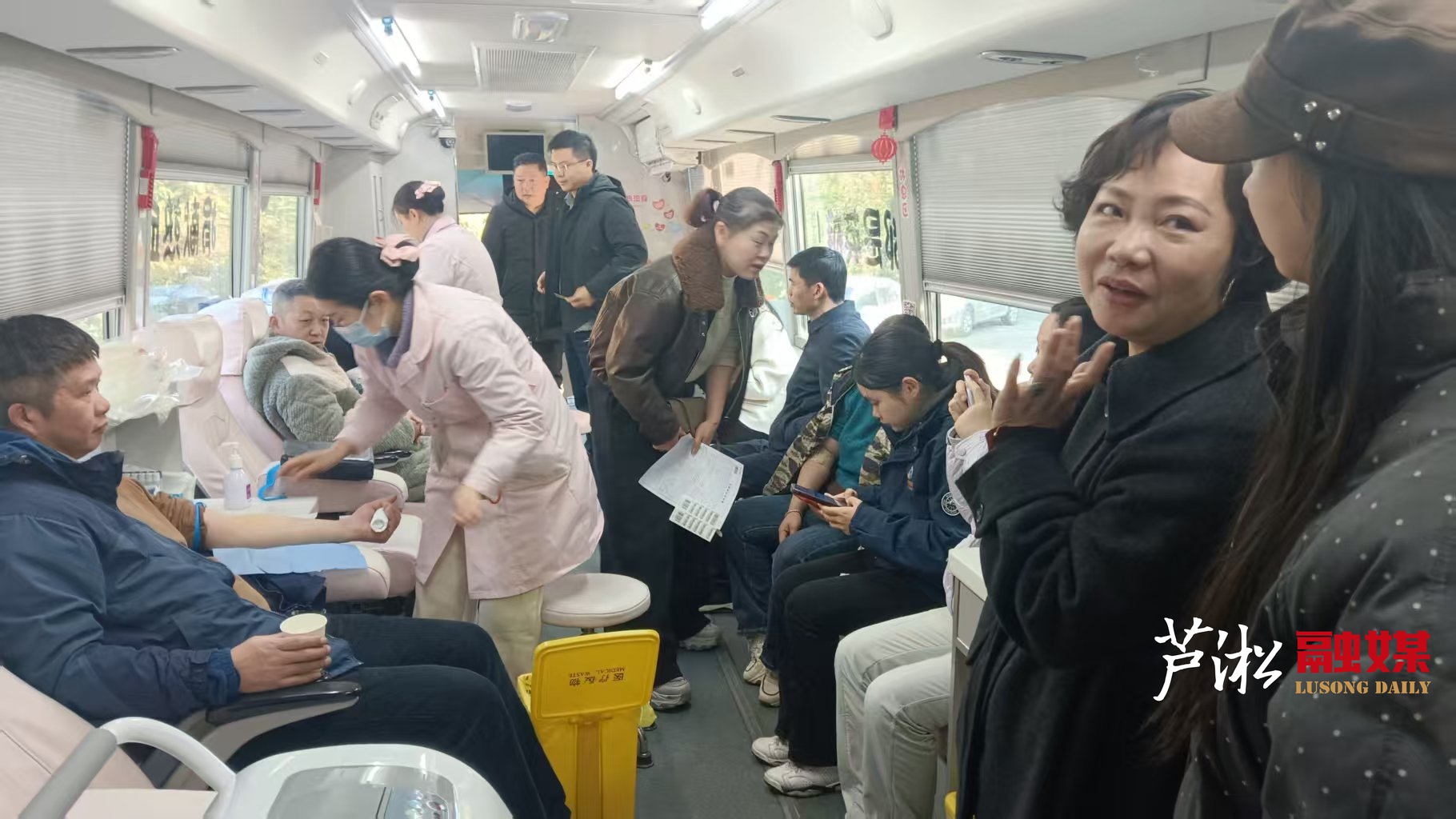 热血开启温暖新岁——贺家土街道卫健办 组织开展2026年首场无偿献血活动